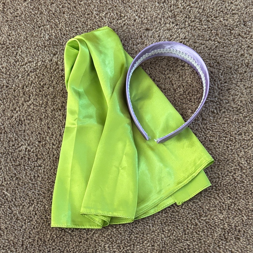 Daphne costume accessories